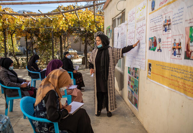 nternational Rescue Committee (IRC) health staff train community health volunteers on how to screen for malnutrition, so they can go out in their own communities, door to door to educate mothers and distribute information and tools to help them recognize and screen their own children for malnutrition.
