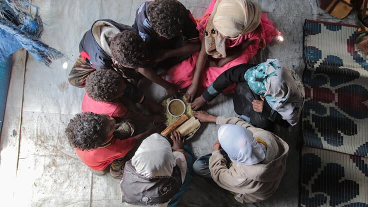 A family from Yemen together, sharing a meal